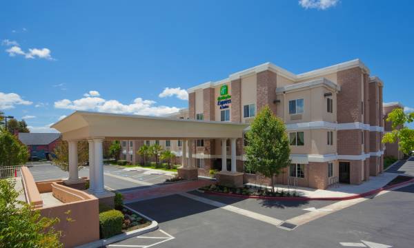 Holiday Inn Express & Suites Livermore by IHG