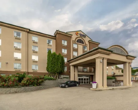 Comfort Inn & Suites Hotels in Salmon Arm