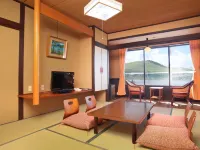 白樺湖畔の宿 君待荘 茅野のホテル