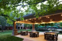 Marriott's Willow Ridge Lodge Hotel berhampiran Branson's Promised Land Zoo