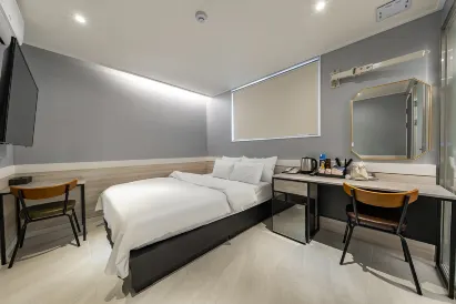 Jongno M and Lucky Hotel