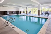 Fairfield Inn & Suites Burlington - Swimmingpools