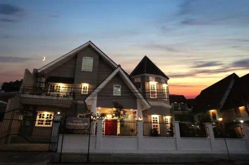 Omah Madam Bed & Breakfast Hotels in Banyumanik