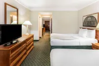 La Quinta Inn & Suites by Wyndham Madison American Center Hotels in Madison