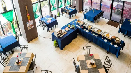 Royal Hotel Отели рядом с достопримечательностью «Aloha Divers Okinawa»