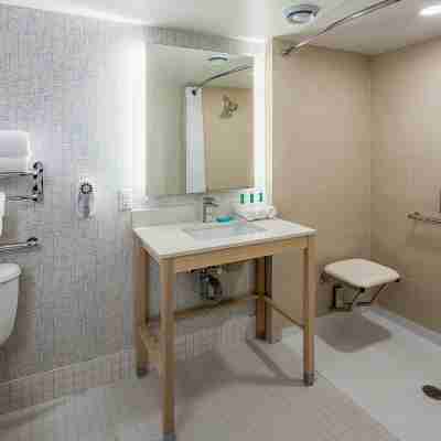 Holiday Inn Express & Suites HALIFAX - BEDFORD by IHG Rooms