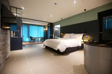 Gongju Myeongjak Motel Отели рядом с достопримечательностью «Donghaksa»