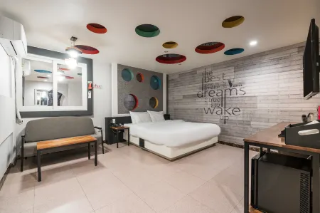 V Hotel