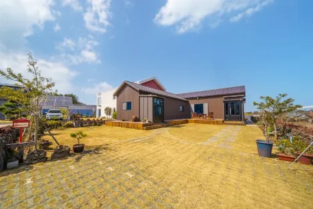 Jeju Rev House Pension Отели рядом с достопримечательностью «Geomunoreum»