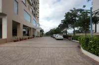 Starlit Suites - parkir