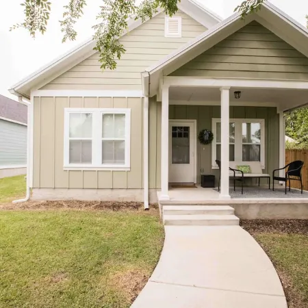 Chic Thomasville Home Walk to Downtown!