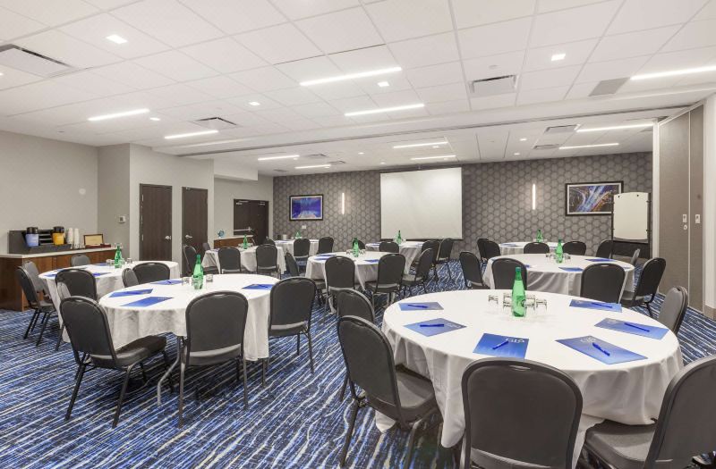 GLō Best Western Mississauga Corporate Centre photo 5