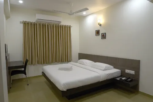 Hotel Coconut Hotels in Kudal