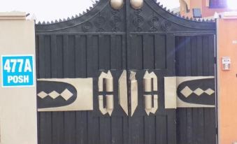 Posh Apartments and Hotel