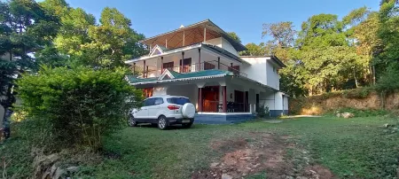 My Space Holiday Inn Munnar Отели в г. Серайанелли