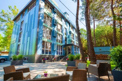 Grejs Kaliforniya  Hotel Các khách sạn gần Dinopark "Zateryannyy Mir"