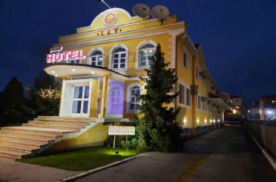 Garni Hotel Lav Отели рядом с достопримечательностью «Земун»