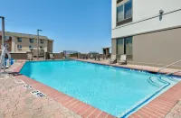 Holiday Inn Express & Suites DALLAS FT. WORTH AIRPORT SOUTH by IHG - Uima-altaat