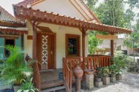 Roemah Beong Syariah at Desa Wisata Kembanglimus Mitra RedDoorz 보로부드르 호텔