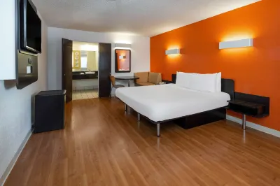Motel 6 Anaheim, CA - Maingate