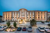 Comfort Suites - Dodge City Отели рядом с достопримечательностью «Колледж Додж-Сити Коммьюнити»