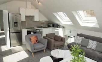 Sunny Lodge - 1 Bed Flat with Stunning Garden View - Flat 3