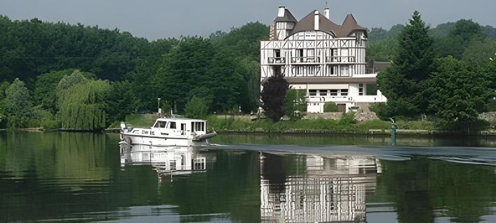 Hostellerie Saint Pierre Hotéis em Eure