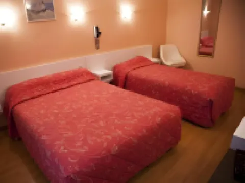 Hôtel des Pyrénées - Entre Bastille et Nation Galerie Univer / Colette Colla周辺のホテル