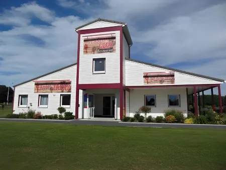 Enzo Hotels Loudeac by Kyriad Direct Отели в г. Лудеак