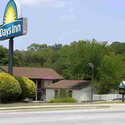 Days Inn by Wyndham Downtown Aiken Hotel Exterior