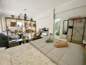 Xrysa's Central City Apartment