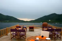 Sukoon Houseboat Dal Lake Hotels in Nishat