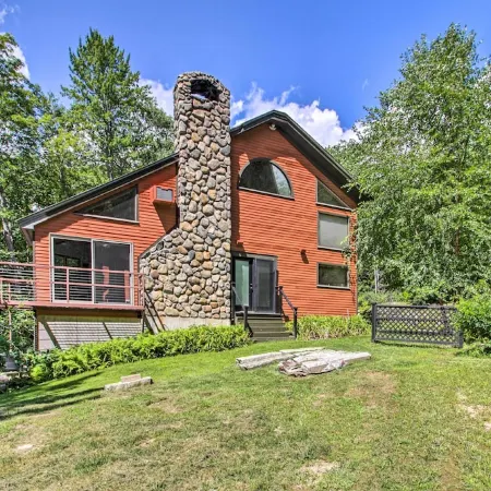 White Mountain Escape w/ Separate in-Law Suite!