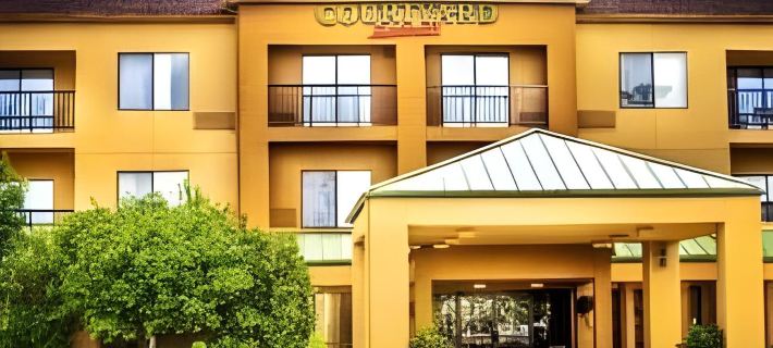 Courtyard Springfield Hotels in Springfield