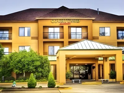 Courtyard Springfield Hotels in Springfield
