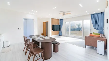 Jeju Udo White House Отели рядом с достопримечательностью «Остров Удо»