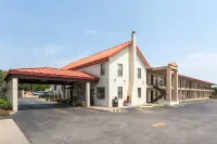Howard Johnson by Wyndham Savannah GA Отели в г. Саванна