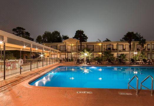 데이즈 인 바이 윈덤 그랜버리