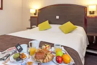 卡奧爾-勒弗朗斯 Brit Hotel酒店 - 停車場