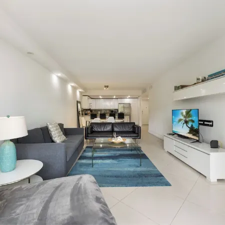 Beach Steps Away, Park View 1BR in Sunny Isles with WiFi, AC