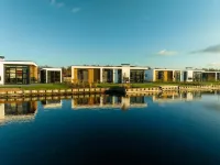 House with Three Bathrooms, on a Holiday Park Hotels in Nieuwersluis