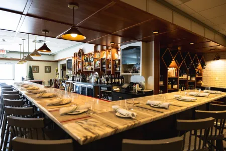 Holiday Inn South Kingstown (Newport Area) Отели рядом с достопримечательностью «Highland Farm»