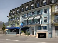 Hôtel du Port Hotels in Villeneuve
