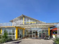 Glamping Pengilon Edupark Mitra RedDoorz Hotel dekat Swalayan Mahkota Kranggan
