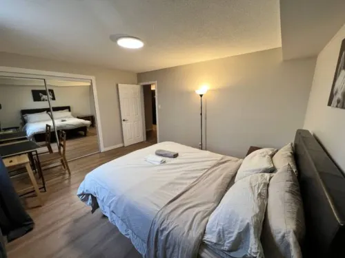 Cozy 1 Bedroom Rental with Den free parking Close to University - Condos
