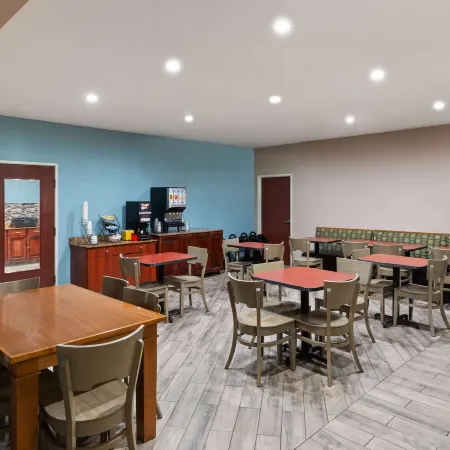 Super 8 by Wyndham Lubbock West