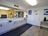 Super 8 by Wyndham Tracy