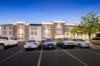 Comfort Inn & Suites Pueblo - parking