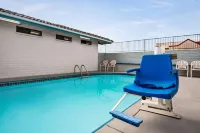 Baymont by Wyndham Kingman - Pools