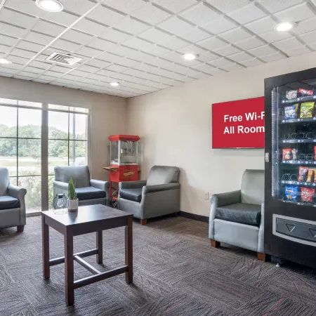 Red Roof Plus+ & Suites Vicksburg